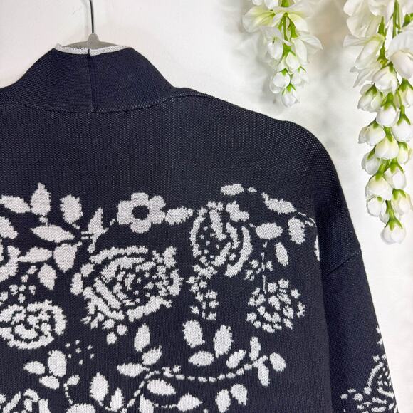 BCBG MAXSPORT Intarsia Cardigan Duster floral heart wool - Picture 3 of 11